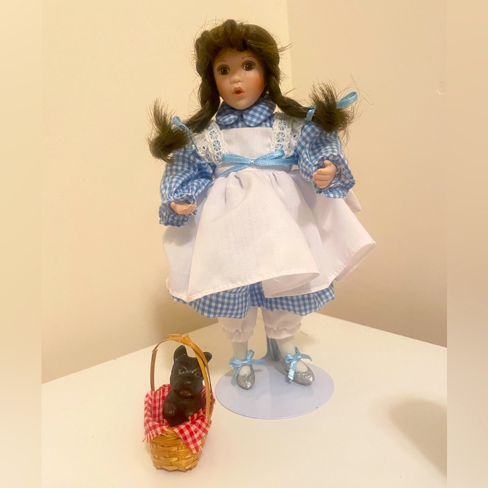 Collectible Ashton-Drake Galleries Dorothy Porcelain Doll